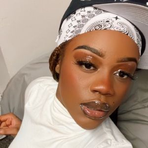 Meet your Posher, Anayah